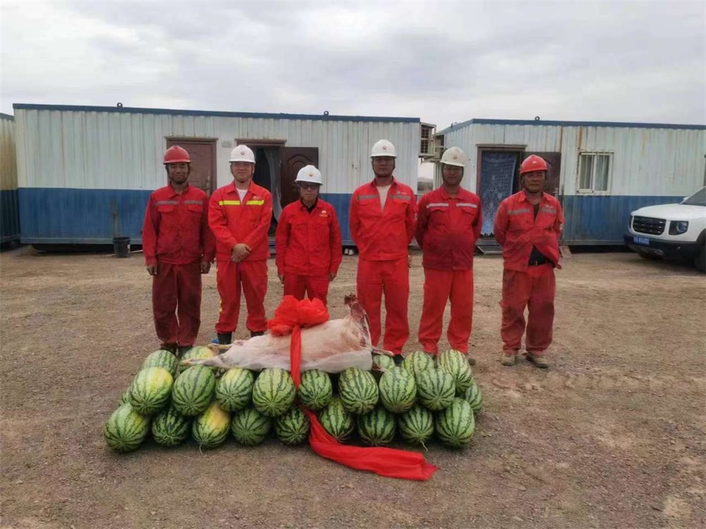 公司領(lǐng)導(dǎo)端午節(jié)赴鉆井現(xiàn)場(chǎng)慰問(wèn)鉆井一線員工