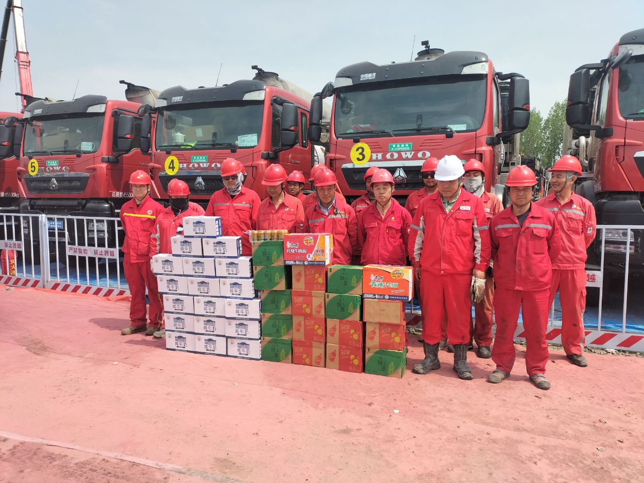 公司開展"五一"勞動(dòng)節(jié)慰問活動(dòng)